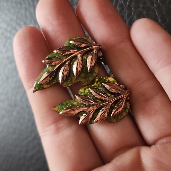 VTG Renoir Matisse copper clip on earrings - Picture 3 of 10